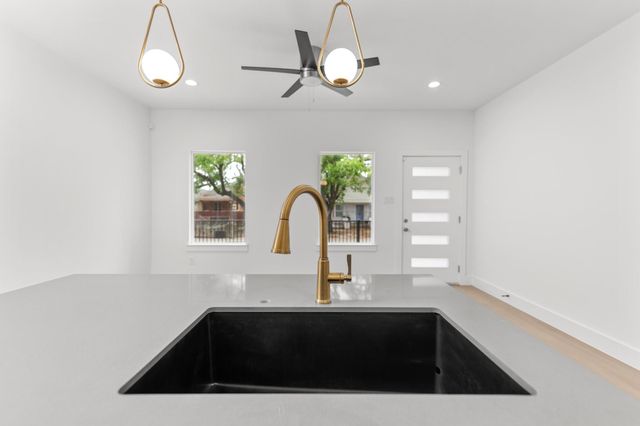 2316 Mckee Street B, Houston, TX 77009