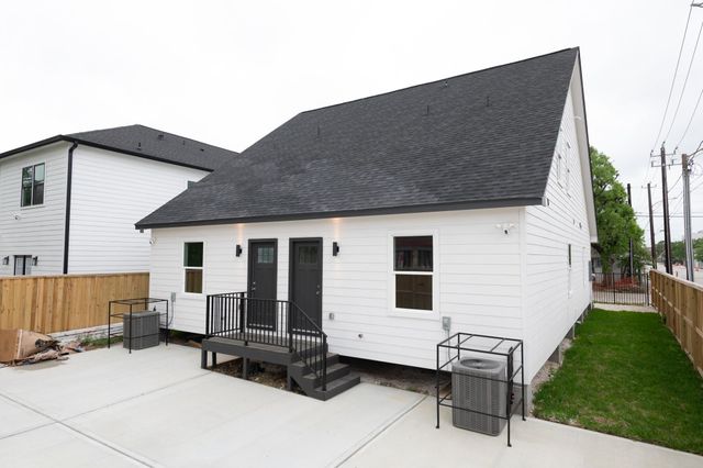 2316 Mckee Street B, Houston, TX 77009