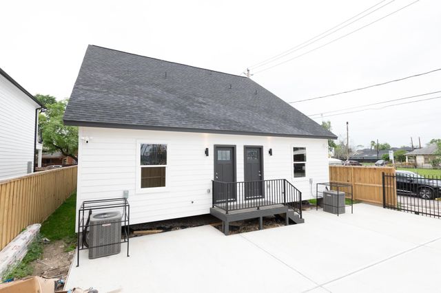 2316 Mckee Street B, Houston, TX 77009