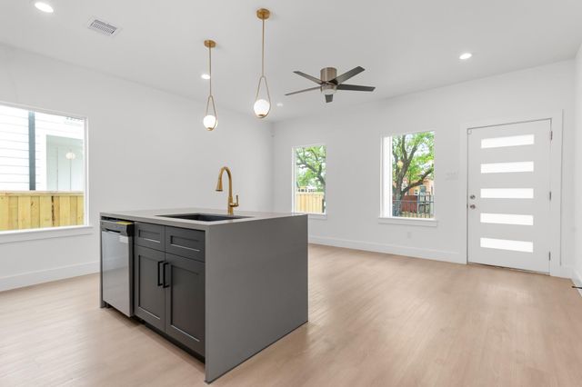 2316 Mckee Street B, Houston, TX 77009