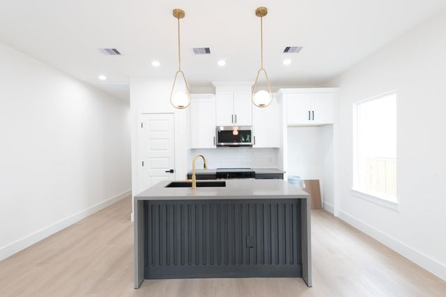 2316 Mckee Street B, Houston, TX 77009