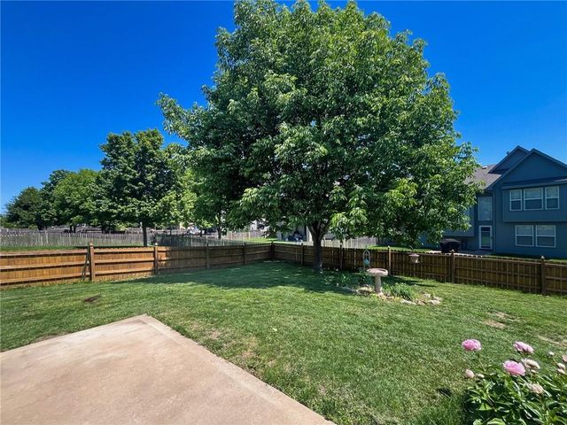 12465 S Quail Ridge Drive, Olathe, KS 66061