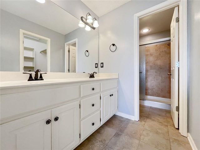 12465 S Quail Ridge Drive, Olathe, KS 66061