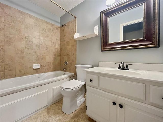 12465 S Quail Ridge Drive, Olathe, KS 66061