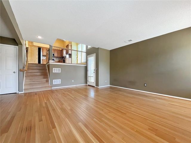 12465 S Quail Ridge Drive, Olathe, KS 66061