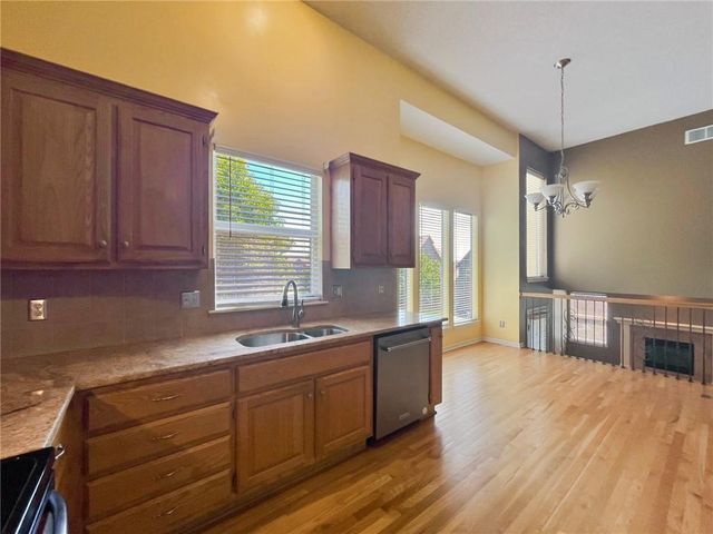 12465 S Quail Ridge Drive, Olathe, KS 66061