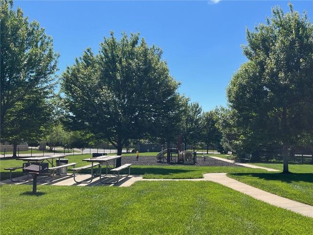 12465 S Quail Ridge Drive, Olathe, KS 66061