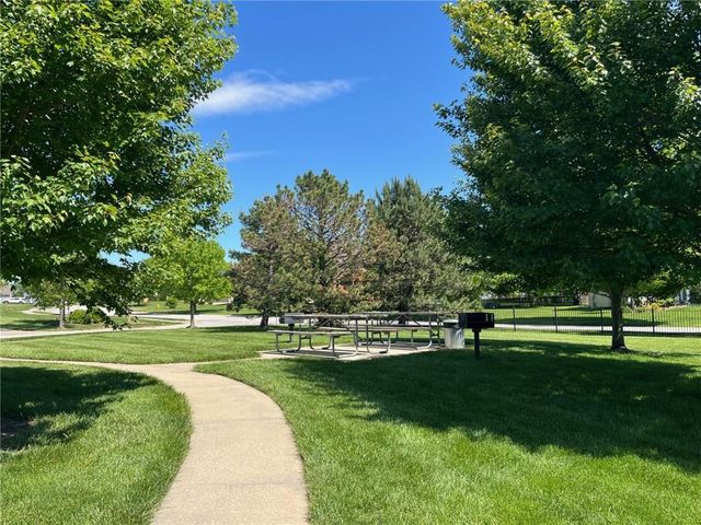 12465 S Quail Ridge Drive, Olathe, KS 66061