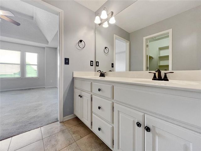 12465 S Quail Ridge Drive, Olathe, KS 66061