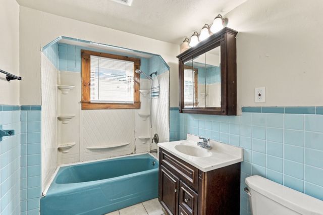 132 Gilbert Ave, Springfield, MA 01119