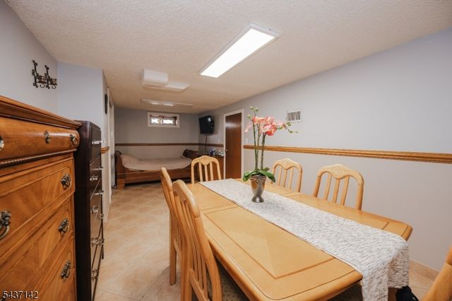 64 Orchard Dr, Clifton City, NJ 07012