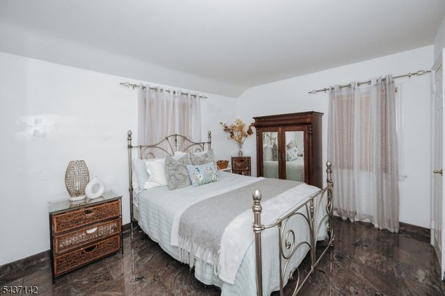 64 Orchard Dr, Clifton City, NJ 07012