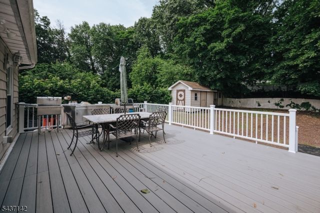 64 Orchard Dr, Clifton City, NJ 07012