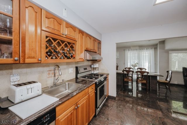 64 Orchard Dr, Clifton City, NJ 07012