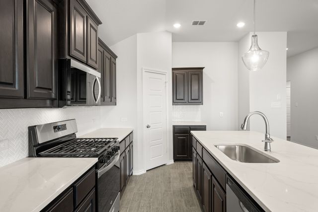 1908 Seminole Drive, Cleburne, TX 76033