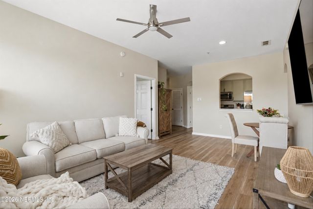 7990 BAYMEADOWS Road 727, Jacksonville, FL 32256