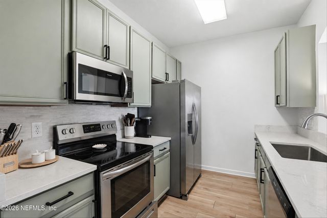 7990 BAYMEADOWS Road 727, Jacksonville, FL 32256