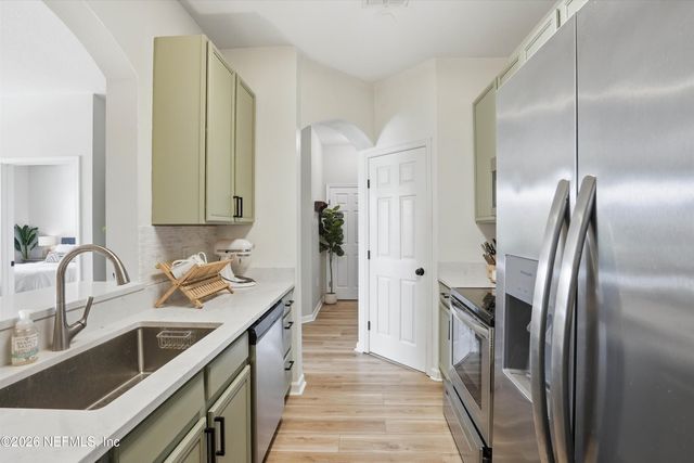 7990 BAYMEADOWS Road 727, Jacksonville, FL 32256