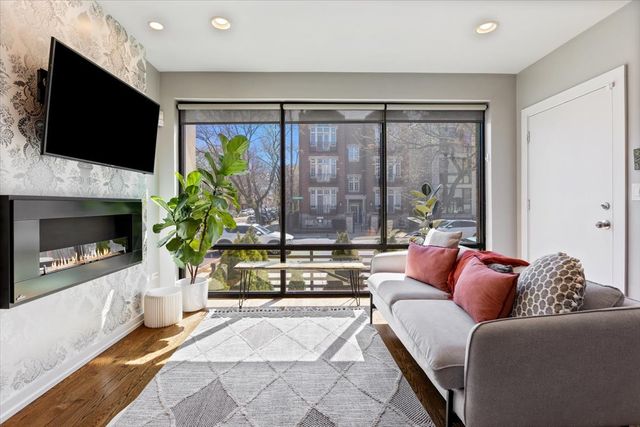 1900 W Armitage Avenue 1, Chicago, IL 60622