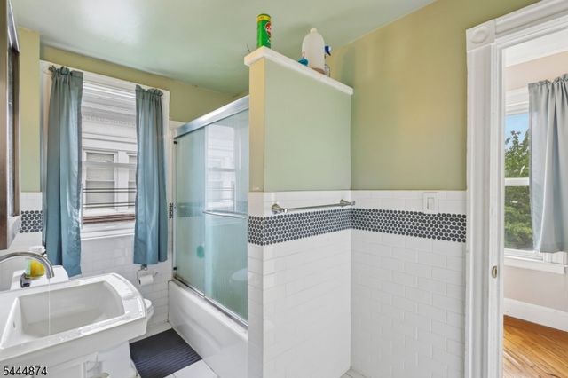 711 Degraw Ave, Newark City, NJ 07104