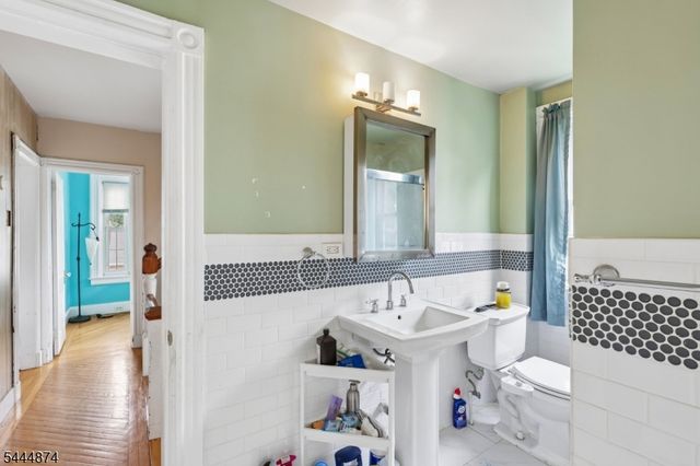 711 Degraw Ave, Newark City, NJ 07104