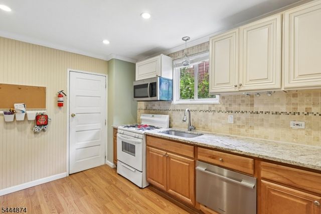 711 Degraw Ave, Newark City, NJ 07104