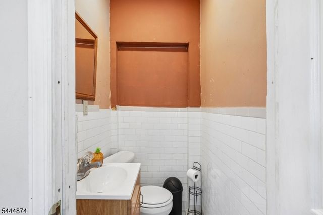711 Degraw Ave, Newark City, NJ 07104