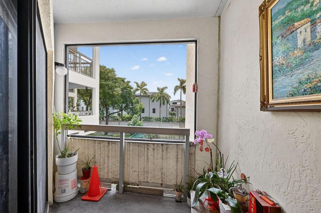 8290 Lake Drive 305, Doral, FL 33166