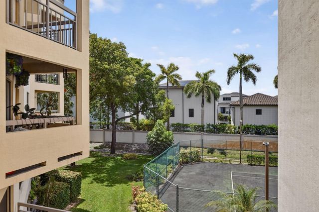 8290 Lake Drive 305, Doral, FL 33166
