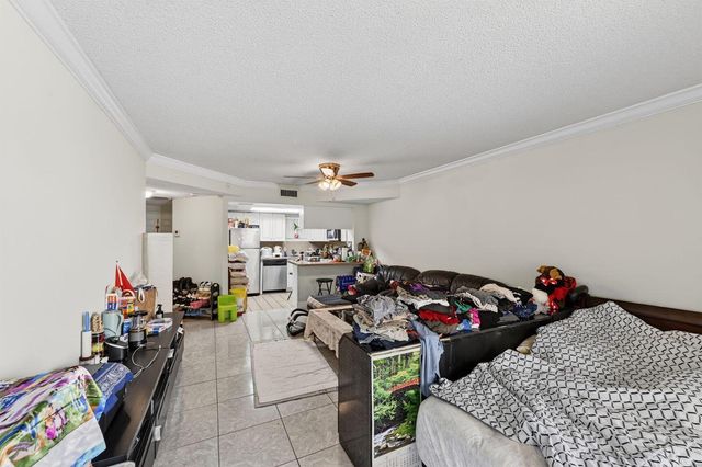 8290 Lake Drive 305, Doral, FL 33166