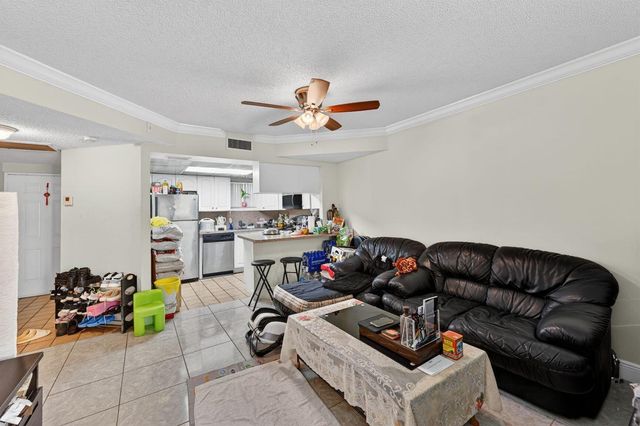 8290 Lake Drive 305, Doral, FL 33166