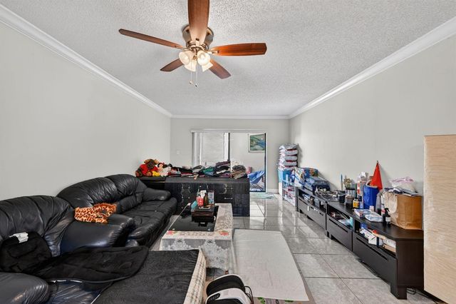 8290 Lake Drive 305, Doral, FL 33166