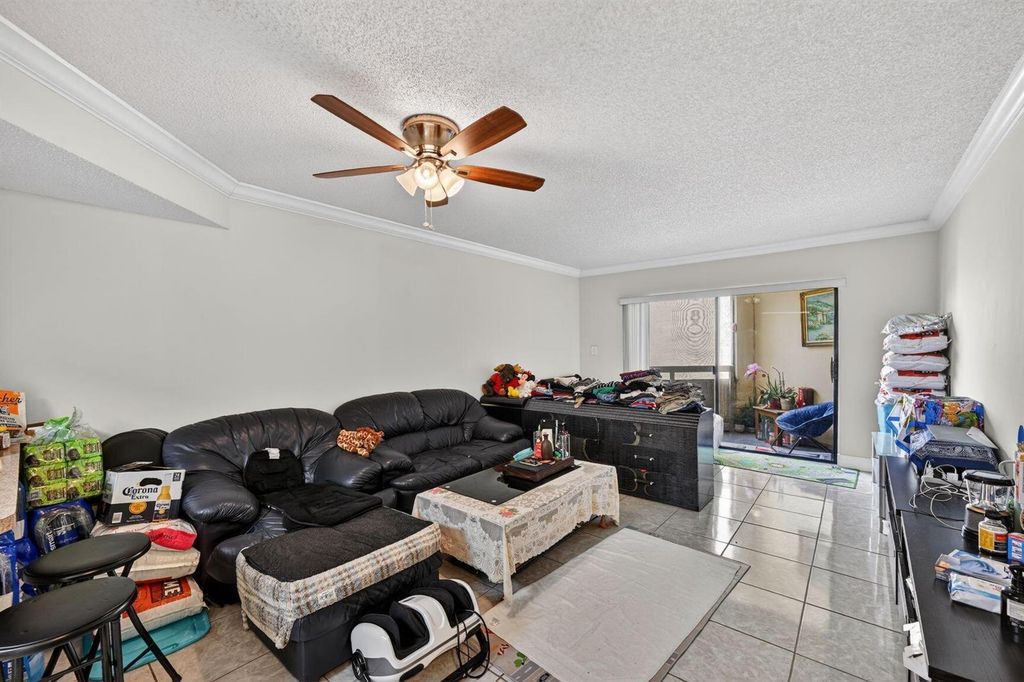 8290 Lake Drive 305, Doral, FL 33166