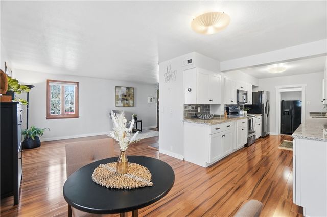 306 East Drive, Oakwood, OH 45419