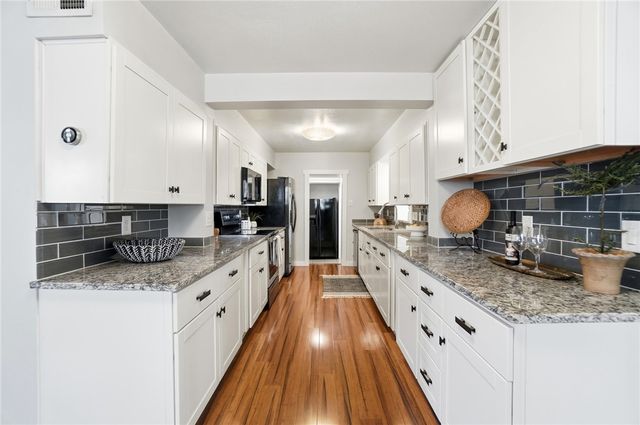 306 East Drive, Oakwood, OH 45419