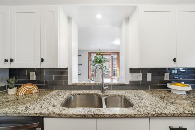 306 East Drive, Oakwood, OH 45419