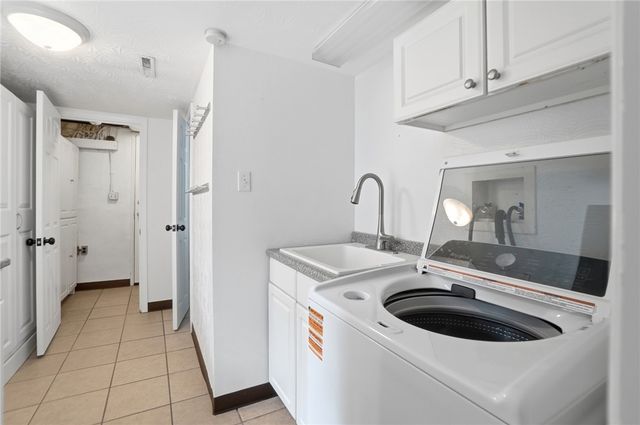 306 East Drive, Oakwood, OH 45419