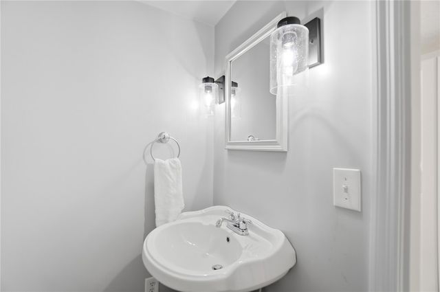 306 East Drive, Oakwood, OH 45419