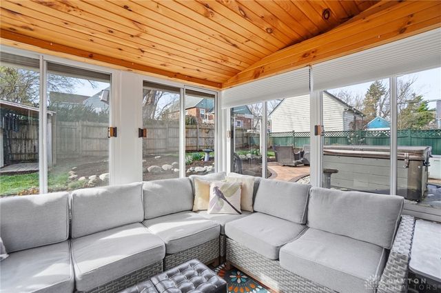 306 East Drive, Oakwood, OH 45419