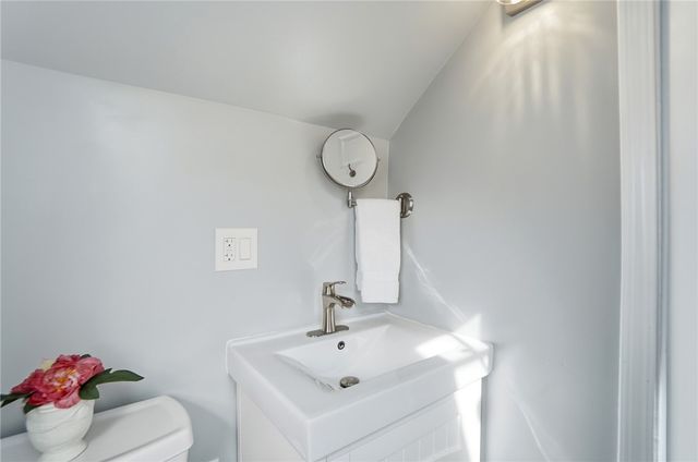 306 East Drive, Oakwood, OH 45419