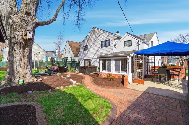 306 East Drive, Oakwood, OH 45419