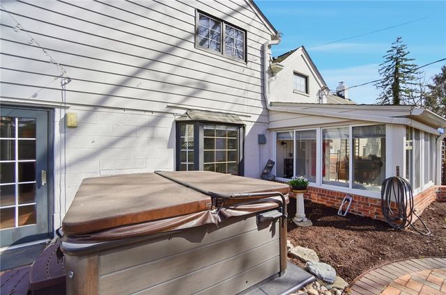 306 East Drive, Oakwood, OH 45419