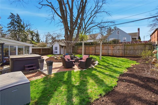 306 East Drive, Oakwood, OH 45419