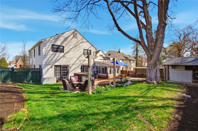 306 East Drive, Oakwood, OH 45419