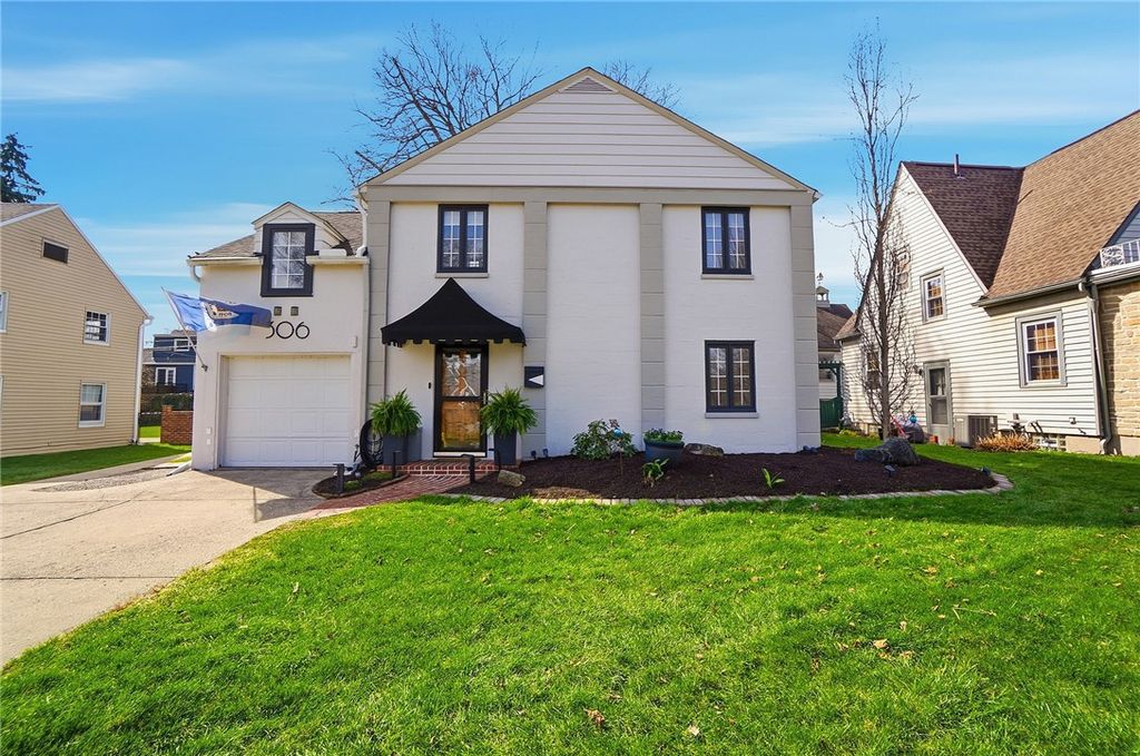 306 East Drive, Oakwood, OH 45419