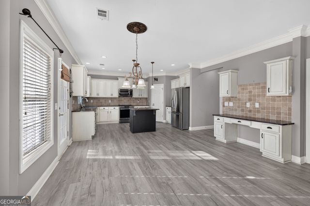 1664 Maes Overlook, Loganville, GA 30052