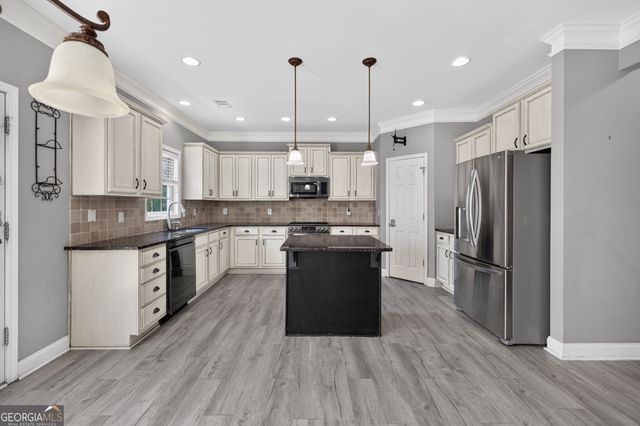 1664 Maes Overlook, Loganville, GA 30052