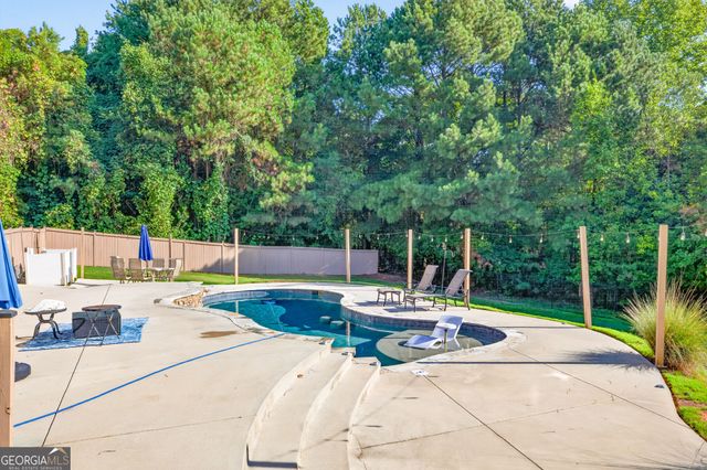 1664 Maes Overlook, Loganville, GA 30052
