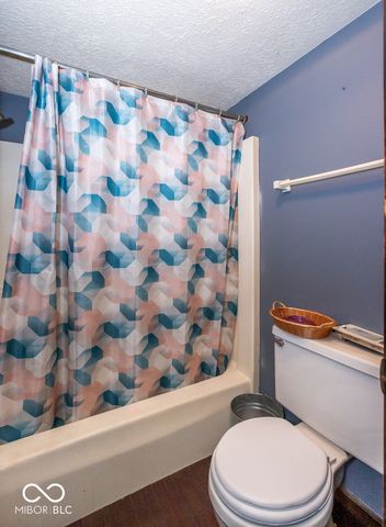 8557 La Corrida Court, Indianapolis, IN 46227