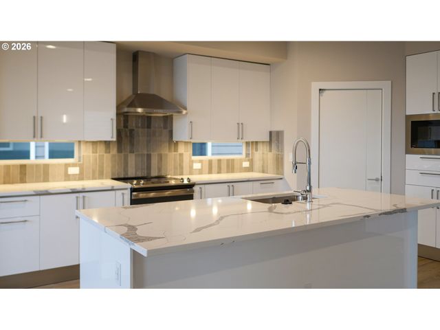 15777 Sw VANDERWOOD Ave, Tigard, OR 97224